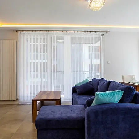 Rent - Chmielna 72/83 *